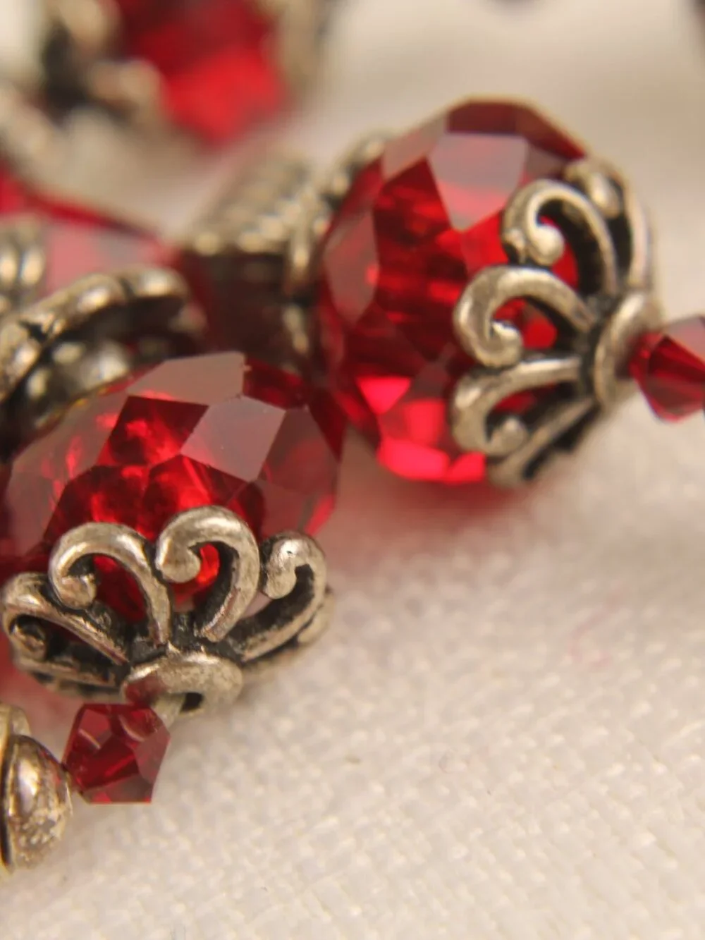Vintage Style Red Faceted Crystal Beaded Stretch Bracelet Silver Tone EUC